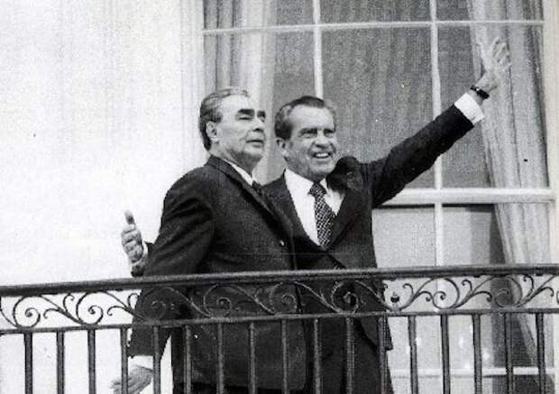Наедине Никсон сказал Брежневу
