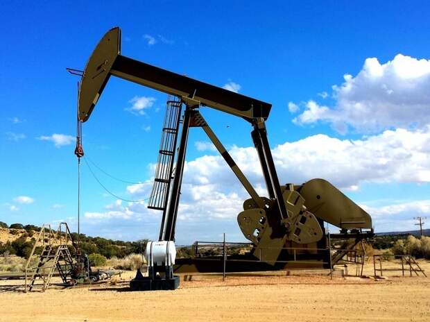 Рубль отвязался от нефти: подорожание сырья не укрепит российскую валюту