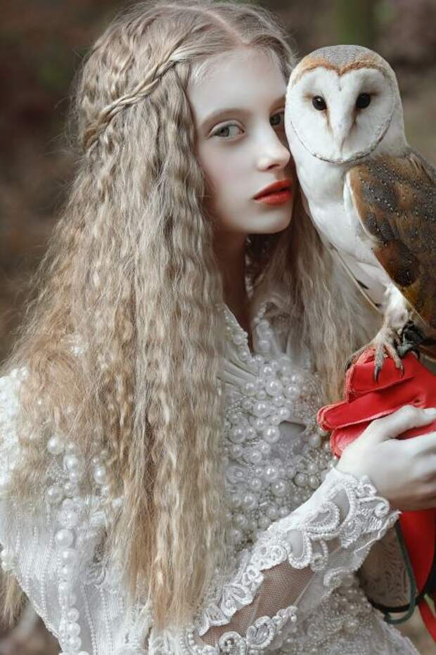 Девушка с птицей. Автор Agnieszka Lorek. Девушка с птицей. Автор Agnieszka Lorek.