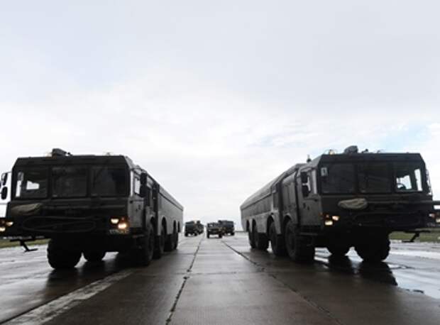 Мобильные пусковые установки комплекса «Бастион» на репетиции парада Победы. Каждая установка несет по две ракеты © Сергей Пивоваров, РИА Новости