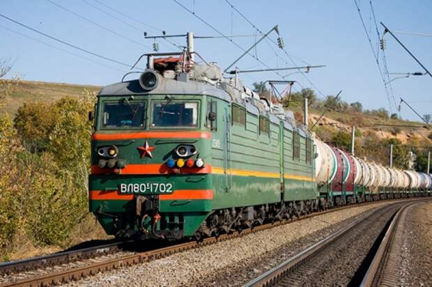 Поезд 80. Грузовой электровоз вл 80. Вл 80 трехсекционный. Вл80 односекционный. Локомотив вл80 односекционный.