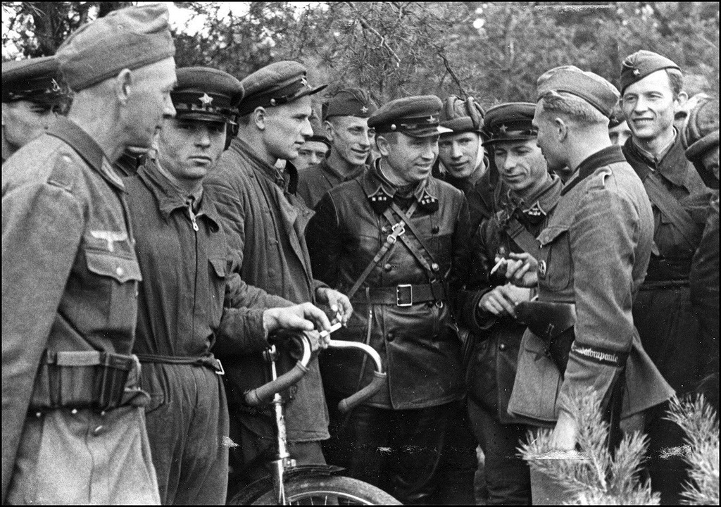 ПРИСОЕДИНЕНИЕ ЗАПАДНЫХ ТЕРРИТОРИЙ К СССР