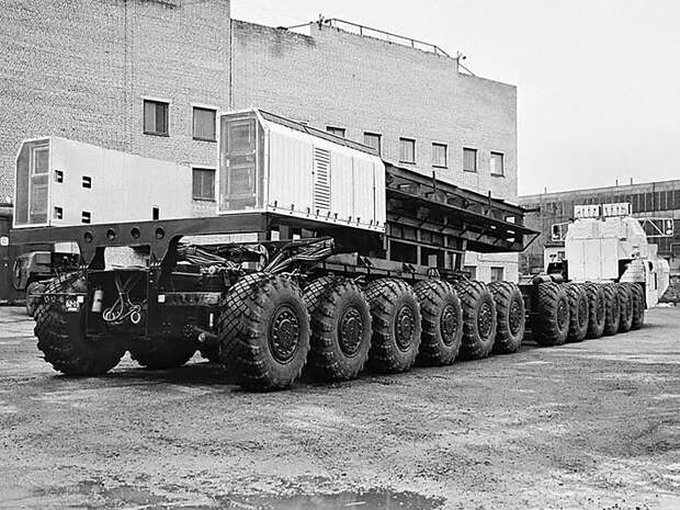День в истории. МАЗ создал 12-осный 1250-сильный грузовик - Фото 2