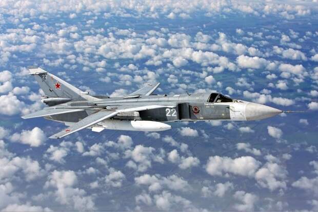 Су-24 - фронтовой бомбардировщик с крылом изменяемой стреловидности