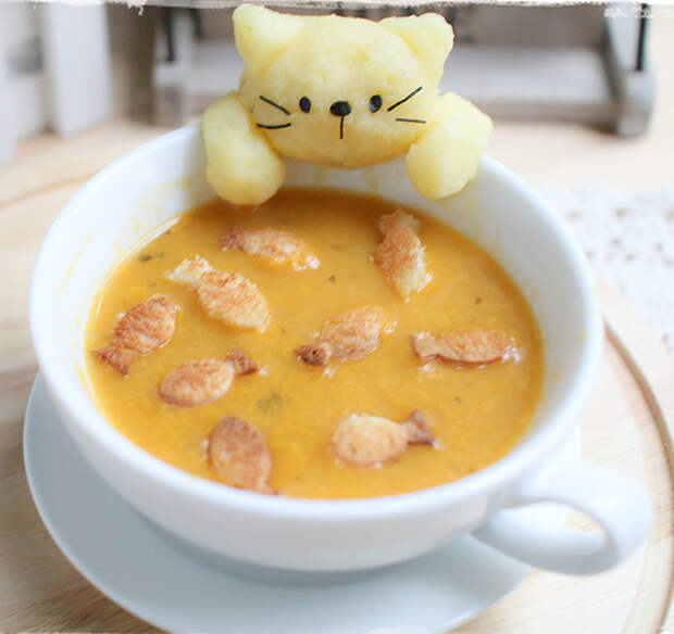Котик, который ловит рыбок в супе