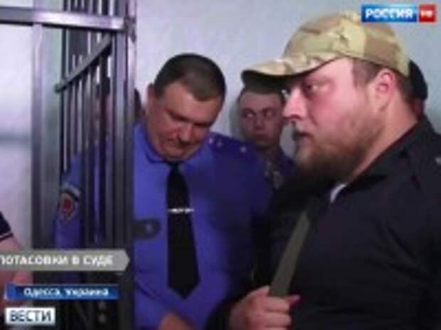 Радикалы помешали суду выпустить из СИЗО выжившего в Одесской трагедии