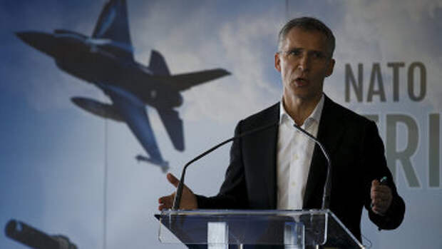 Генеральный секретарь НАТО Йенс Столтенберг выступает на пресс-конференции НАТО в Испании. Архивное фото