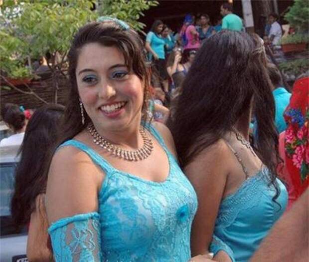 bride-market4-550x466
