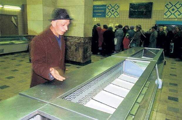 Полки магазинов полностью опустели в 1988-м году... Полки магазинов полностью опустели в 1988-м году... михаил горбачев, ссср