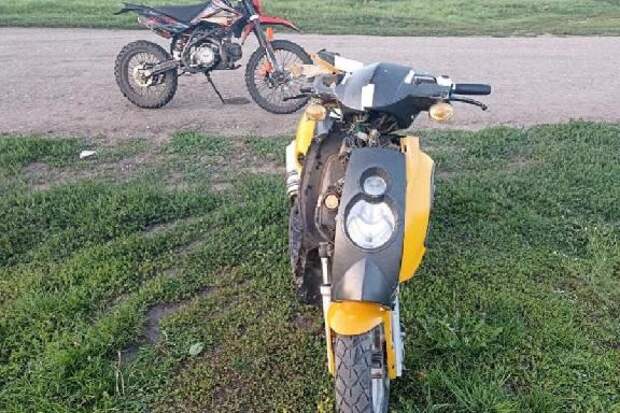 В Тамбовском округе столкнулись скутер и мотоцикл: два подростка в больнице