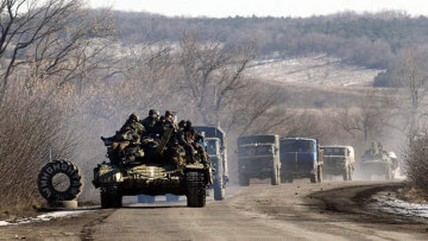Украинские войска подьезжают к Артемовску после выхода из Дебальцево