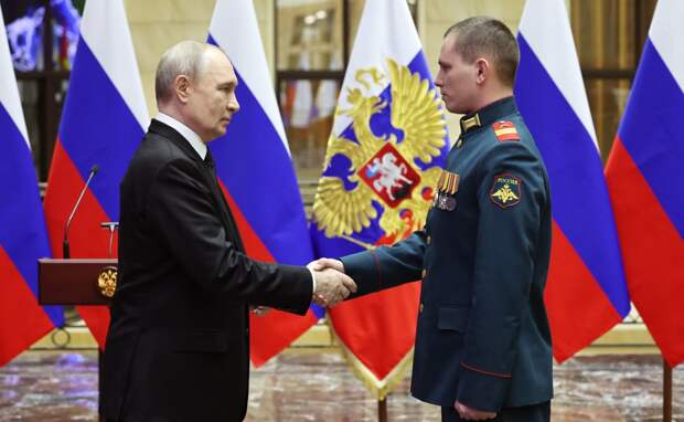 Казачья доблесть: Президент наградил «Золотой звездой» Героя России бойцов, освобождавших Северск