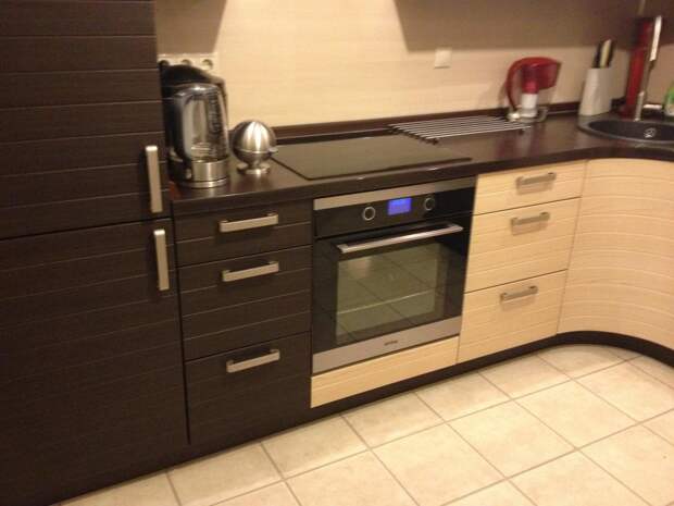 Кухонный гарнитур, угловая кухня, встроенный холодильник