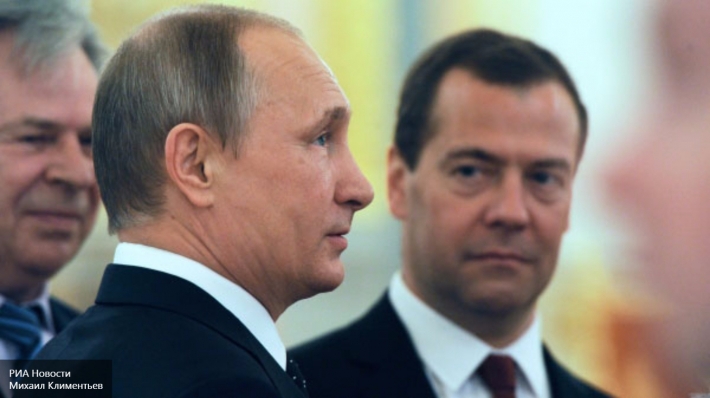 Песков рассказал, на кого Путин и Медведев оставили Россию Путин и Медведев