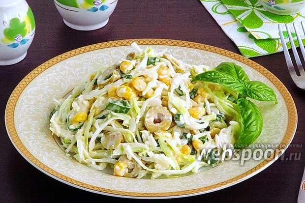 Фото Салат из капусты, адыгейского сыра и кукурузы