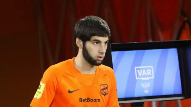 СЭ: «Зенит» интересуется футболистами «Урала» Адамовым и Кузьмичёвым