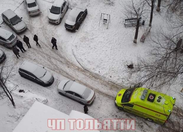 В Тольятти мужчина упал на козырек 16-этажного дома и погиб