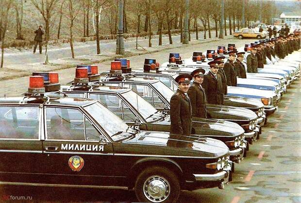 1975-80 Татра на службе в советской милиции. В Чехословакии автомобиль стоил чуль ли не в 3 раза дороже Волги..jpg