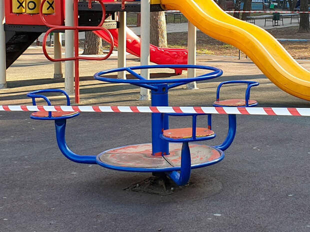 В Балашихе 8-летняя девочка распорола живот на детской площадке