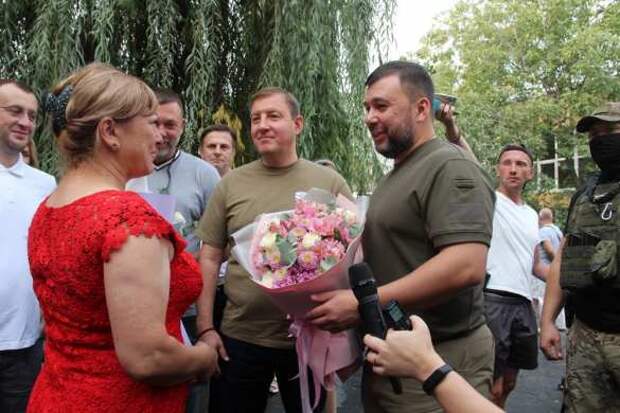 Денис Пушилин и Андрей Турчак поздравили с Днём знаний учеников и учителей одной из школ Мариуполя, восстановленной строителями из РФ | Русская весна