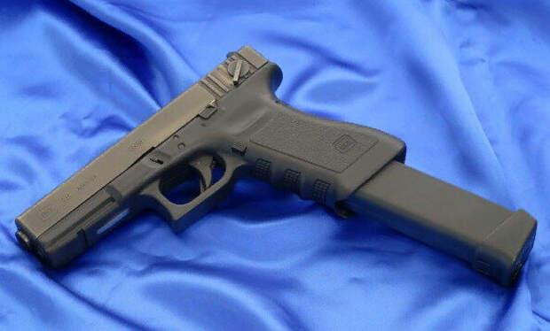 Пистолет Glock 18C с магазином емкостью на 31 патрон