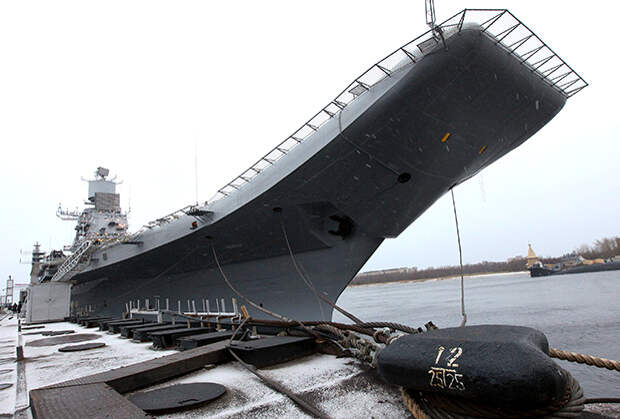 Авианосец «Викрамадитья» (переоборудованный авианесущий крейсер «Адмирал Горшков») в Северодвинске.