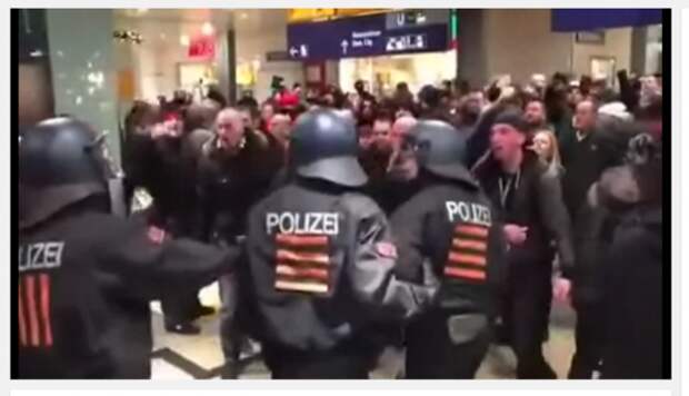 «Wo?! Wo?! Wo wart ihr Silvester!» «Где?! Где!? Где вы были на Новый Год?!»