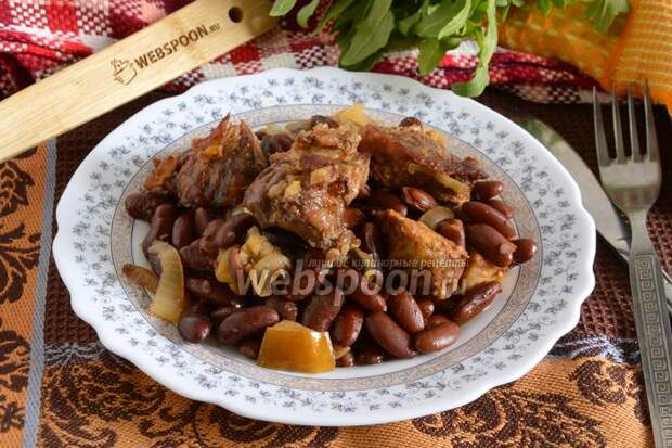 Фото Запечённая свинина с яблоками и красной фасолью