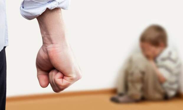 Экс-тренера архангельского центра «Другая сторона» обвиняют в насилии над детьми