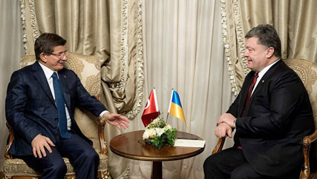 Встреча президента Украины П. Порошенко и премьер-министра Турции А. Давутоглу в Давосе