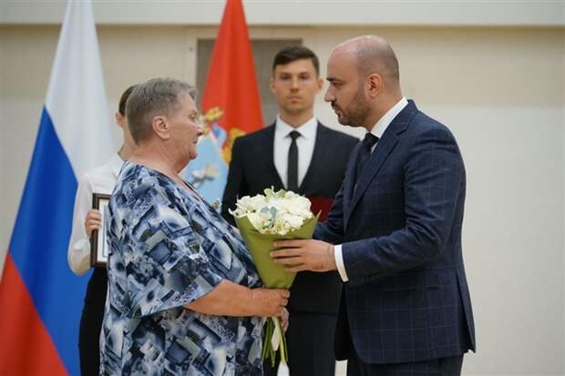 Награждение многодетных родителей и героев труда в преддверии Дня России прошло в Самаре