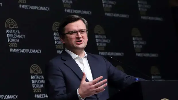 Кулеба заявил, что Украина не исключает политических решений по судьбе Медведчука