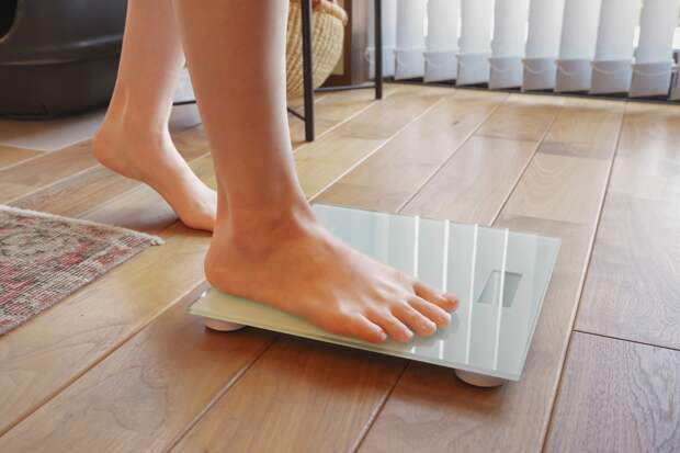 Женщина не смогла скатиться с детской горки и похудела на 70 килограммов