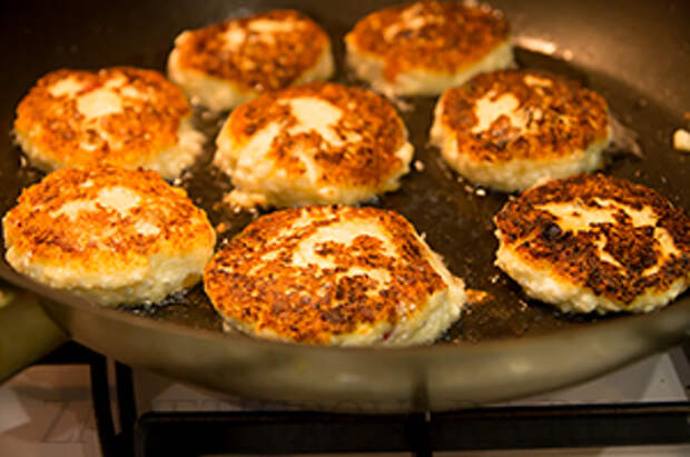 Сырники с цукатами и карамелизованными лимонами