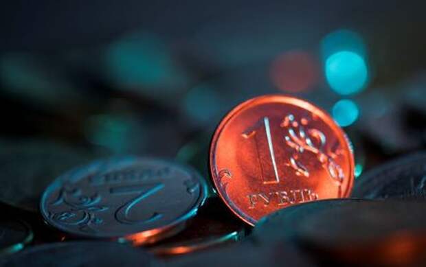 A view shows Russian rouble coins in this picture illustration taken October 26, 2018. Picture taken October 26, 2018. REUTERS/Maxim Shemetov