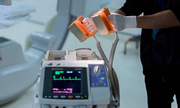 На Камчатке врачи вытащили с того света мужчину, отбивая ритм его сердца по телефону