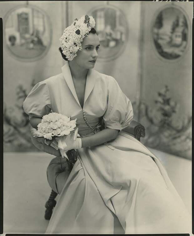 Isabel Lamotte Vogue, November 1, 1948 Mrs. Frank Linton Lamotte (formerly Isabel Benito) Photo John Rawling.jpg Isabel Lamotte Vogue, November 1, 1948 Mrs. Frank Linton Lamotte (formerly Isabel Benito) Photo John Rawling.jpg