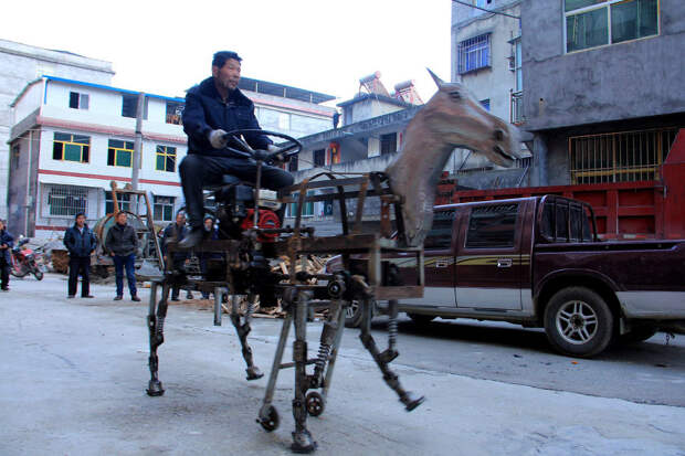Транспортное средство — механическая лошадь, провинция Хубэй 18 января 2015. авто, изобретатель, китай, самоделка
