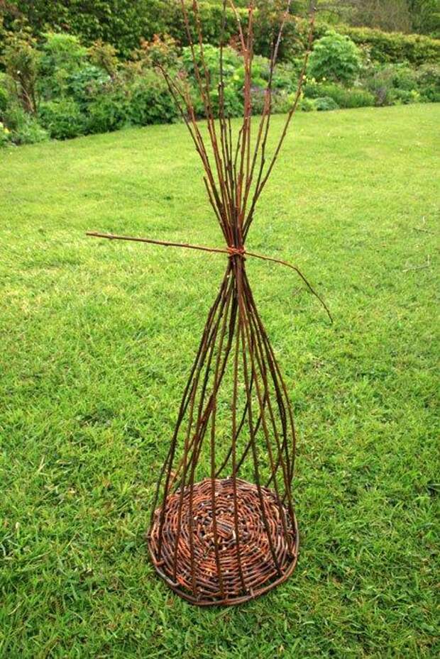 Корзина из ивовых прутьев Корзина из ивовых прутьев