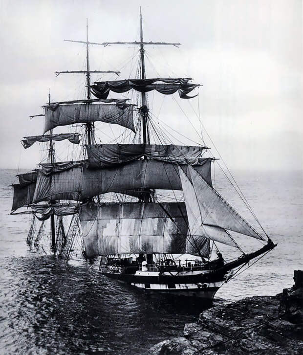 Старинные фото тонущих кораблей, которые снимала британская семья больше 150 лет