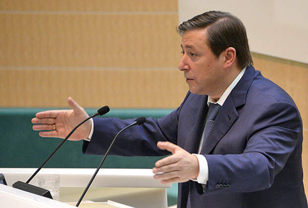 Александр Хлопонин