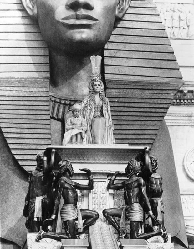 Элизабет Тейлор (Elizabeth Taylor) на съемках фильма «Клеопатра» (Cleopatra) (1963), фото 19