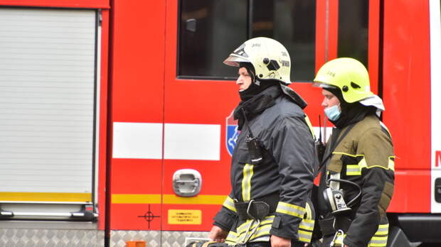 При тушении пожара на Новомарьинской спасли человека
