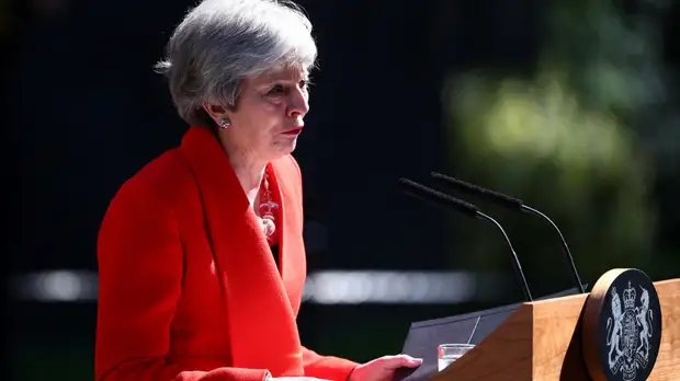 В Совфеде прокомментировали решение Мэй уйти в отставку