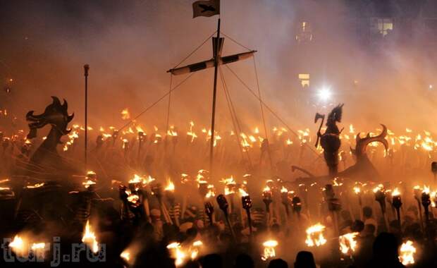Шотландия, Леруик, Фестиваль Апхелио, Up Helly Aa Festival, Шетландские острова, праздники Шотландии, фестивали Шотландии, огненные праздники, викинги