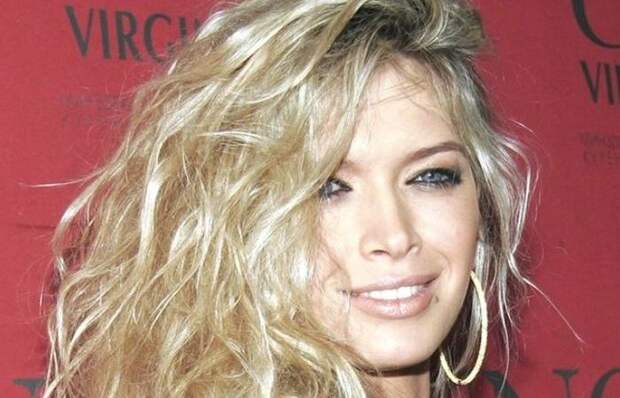 Вера Брежнева: как звезда «ВИА Гры» сменила имя и учит «искусству любви» за 30 тысяч