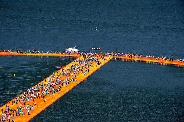 floating-piers-open-christo-jeanne-claude-italy-21