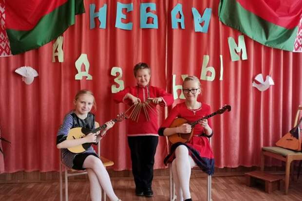 Бабруйская раённая дзіцячая школа мастацтваў ладзіла канцэртныя праграмы, прымеркаваныя да Дня народнага адзінства.