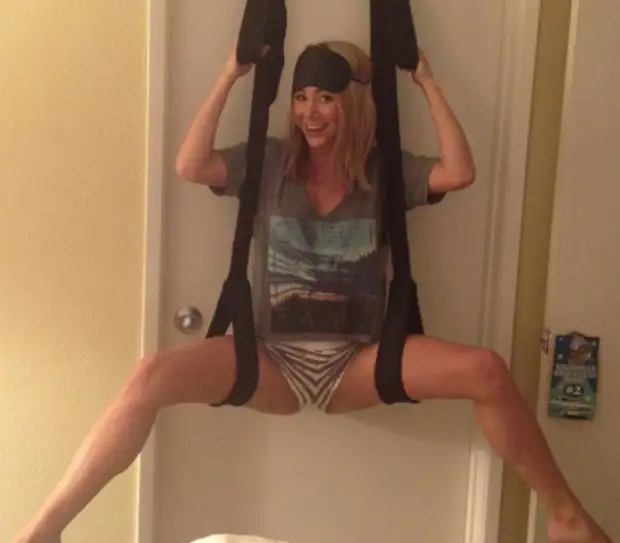 Странное поведение красивых девушек: их никогда не понять!