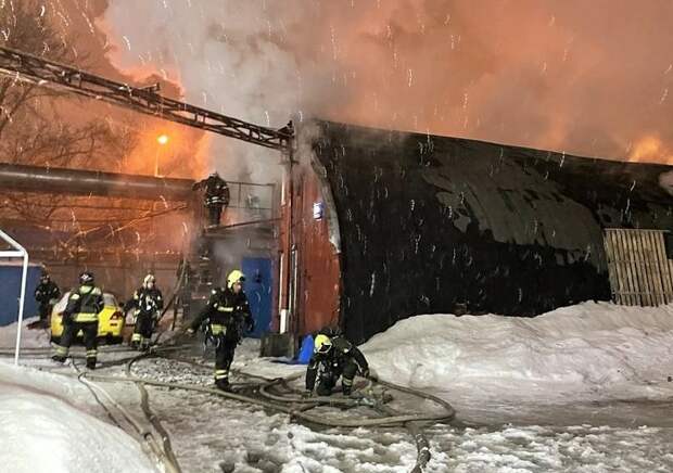 Пожар в Нижегородском / Фото: пресс-служба МЧС по ЮВАО